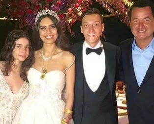 Mesut Özil-Amine Gülşe çifti Çeşmede Acun Ilıcalı ile buluştu