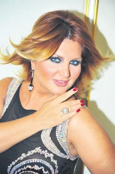 Ebru Şallı Uğur Akkuş’la Çırağan Sarayı’nda dünyaevine girdi - 4