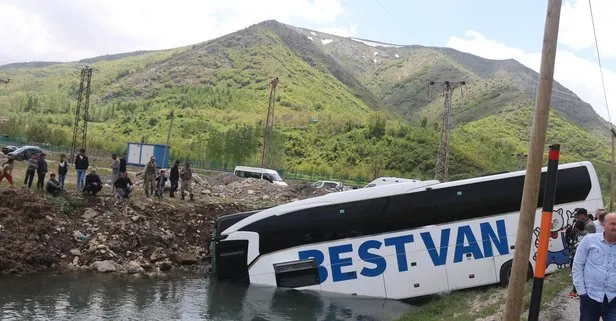 Son dakika: Bitlis Tatvan’da yolcu otobüsü dereye uçtu: 7 yaralı