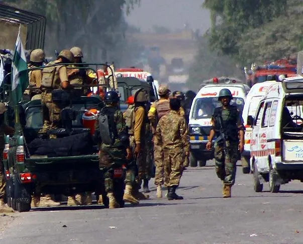 Pakistan’da çifte bombalı saldırı