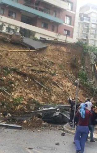 Başakşehir Kayaşehir'de istinat duvar çöktü!