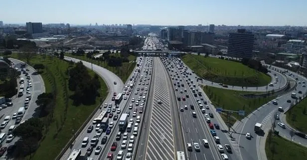 Son dakika: Kısıtlamasız dördüncü cumartesi gününde İstanbul’da trafik yoğunluğu yüzde 70’i aştı | İstanbul yol durumu