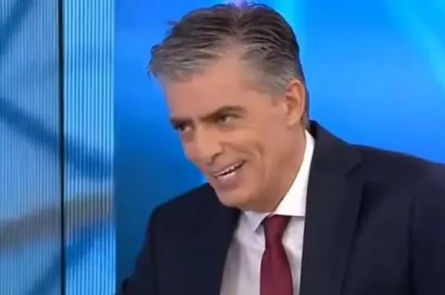 Yunan sunucu Türkiye'nin uzay programına dil uzatırken komik duruma düştü!