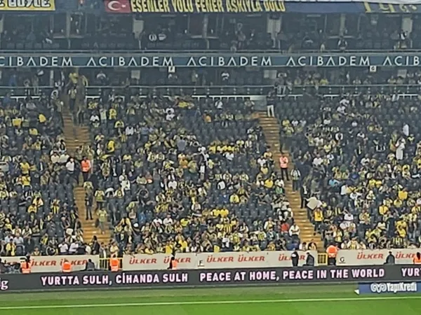 fenerbahce-taraftarindan-filistine-destek-iste-o-pankart-1697989203912.jpeg Fenerbahçe taraftarından Filistin'e destek! İşte o pankart...-3