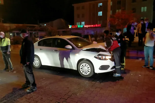 Adıyaman'da iki araç birbirine girdi! Yaralılar var