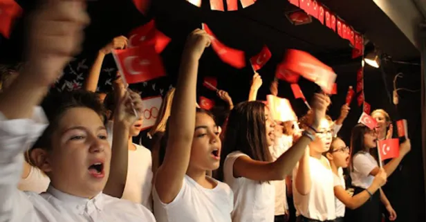 En yeni, anlamlı, duygulu 29 Ekim şiirleri: 1, 2, 3, 4, 5 kıtalık uzun, kısa Cumhuriyet Bayramı ile ilgili şiirler!