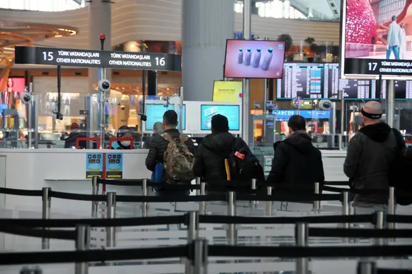 istanbul-havalimaninda-bir-donem-sona-erdi-giriste-bilet-kontrolu-donemi-kaldirildi-yolcu-olmayanlar-da-iceri-1643712306781.jpg İstanbul Havalimanı'nda bir dönem sona erdi! Girişte bilet kontrolü dönemi kaldırıldı yolcu olmayanlar da içeri girebilecek-2