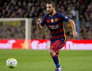 Arda Turan'ı yerden yere vurdular