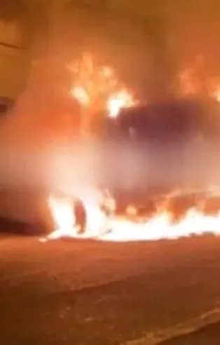 Konsolosluk aracına saldırı