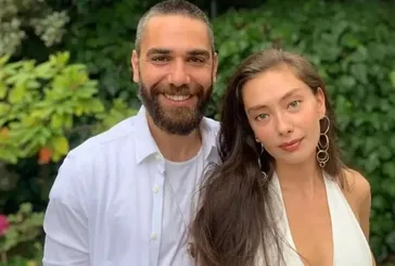 Anne olmaya hazırlanan Neslihan Atagül’den Mısır’da yeni pozlar!