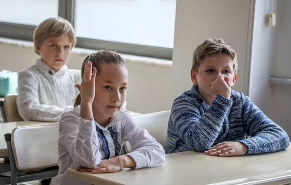 rusya-ukrayna-savasina-ragmen-antalyada-iki-ulkenin-ogrencileri-ayni-sinifta-okuyorlar-1645860158820.jpg Rusya Ukrayna savaşına rağmen Antalya'da iki ülkenin öğrencileri aynı sınıfta okuyorlar-10