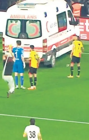 İzmir derbisinde utanç verici olaylar! Göztepe-Altay maçı iptal edildi