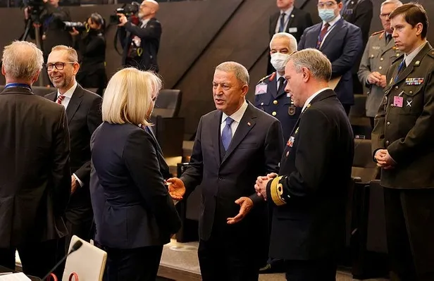 Son dakika: Milli Savunma Bakanı Hulusi Akar, Brüksel’deki NATO Karargahı'nda! Masada Ukrayna var-6