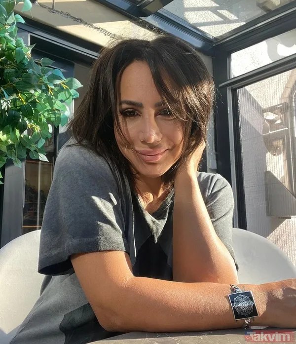 Nikahın Ardından Almanya'ya Taşınan Asena, Burada Hem Restoran Açtı Hem De Modaevi Kurdu.