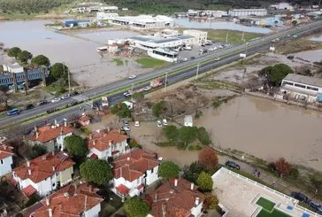 Ayvalık’ta yollar göle döndü!