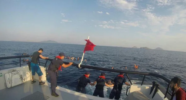 Son dakika haberi: Bodrum'da kaçakları taşıyan tekne battı-1