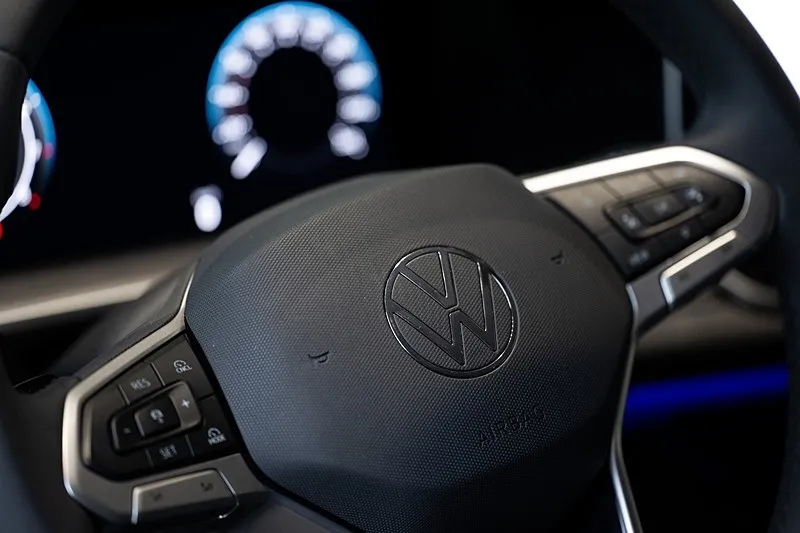 volkswagende-direksiyon-alarmi-208-binden-fazla-arac-servise-cagirildi-1789728646291.jpeg Alman devinde direksiyon alarmı! Volkswagen 208 binden fazla aracı geri çağırıyor-3