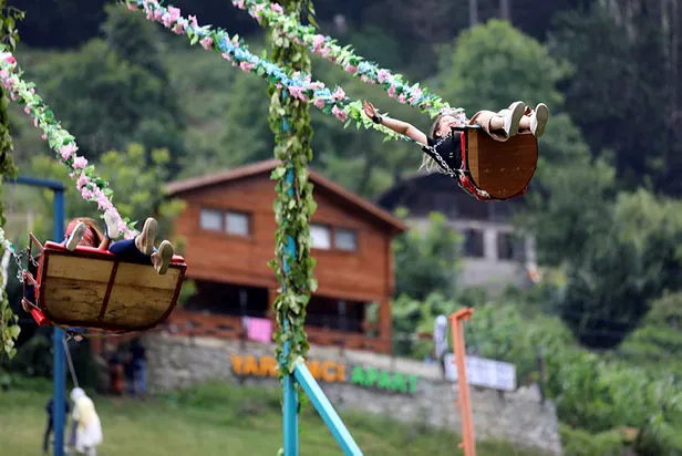 Büyük tepki topluyordu! Ayder'deki salıncaklar kaldırılıyor...-1