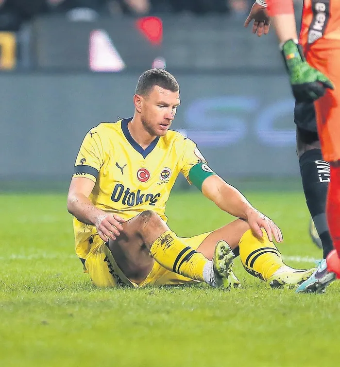 fenerbahce-teknik-direktoru-ismail-kartal-tarih-yazmaya-devam-ediyor-ismail-kartal-3-puana-abone-1705271922307.jpeg Fenerbahçe teknik Direktörü İsmail Kartal tarih yazmaya devam ediyor! İsmail Kartal 3 puana abone...-5