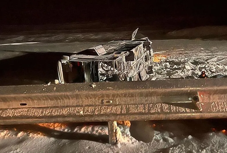 Erzurum’da yolcu otobüsü devrildi!