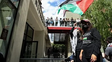 Amerikan baharı başladı! Gazze ateşi Joe Biden’ı yakacak: Seçim öncesi bölünme sinyali! Polis saldırıyor öğrenciler direnişi bırakmıyor