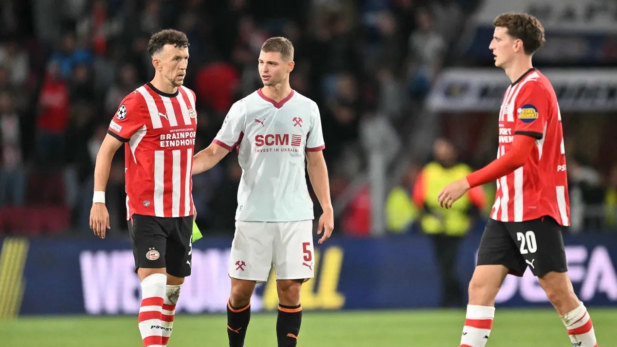 Arda Turan'ın Shakhtar'ı PSV deplasmanından 1 puanla döndü