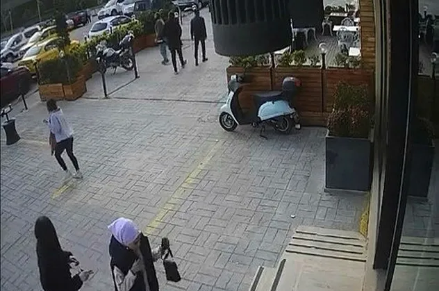Eski eş kavgasını izlerken dehşeti yaşadı! 17 yaşındaki genç kızın vurulma anı kamerada