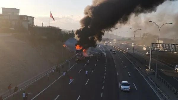 Son dakika: Kocaeli'de yolcu otobüsünde yangın!-2