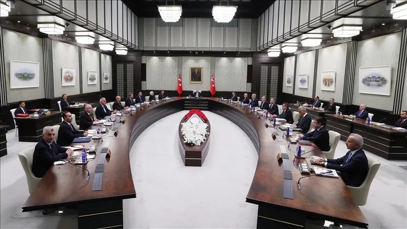 cumhurbaskanligi-kabinesi-toplaniyor-masada-ucak-kazasi-terorsuz-turkiye-gazze-var-1763299490586.jpeg umhurbaşkanlığı Kabinesi, Başkan Recep Tayyip Erdoğan başkanlığında toplancak. (AA-ARŞİV)