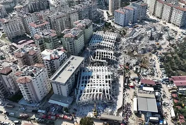 'Cennetten bir köşe' diye satılan Rönesans Rezidans hakkında flaş gelişme! 2 kişiye yakalama kararı: Zemin etüdünü bakın kim yapmış