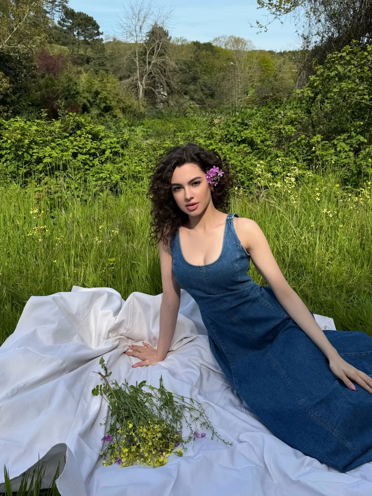 su-burcu-yazgi-coskundan-yazgi-summer-pozu-1784374193729.jpg Su Burcu Yazgı Coşkun'dan sınırları zorlayan poz! Palmiye ağacının altında esneklik şovu...-4