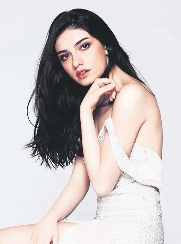 Ünlü şarkıcı Emrah 15 yıl sonra sahnede sevenleriyle bir araya geldi!-2