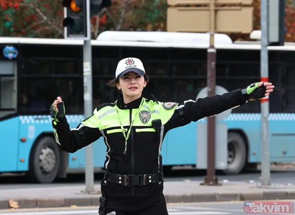 Kadın trafik polisleri Ankara'nın kalbinde trafik düzenini sağlıyor! - 12