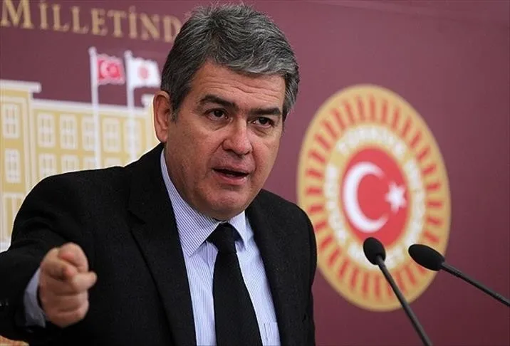 chpde-myk-krizi-batum-emsali-ozel-cephesini-sikistirdi-1781121150147.jpeg CHP’de 9 vekil YDK yolunda: Batum emsali Özel cephesini sıkıştırdı! Özgür Özel Kendi kazdığı kuyuya mı düştü?-4