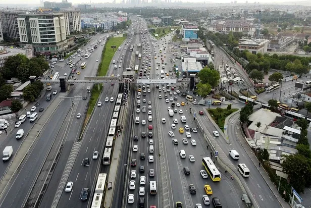 Son dakika: Yüz yüze eğitimin ikinci haftasında İstanbul'da trafik yoğunluğu-3