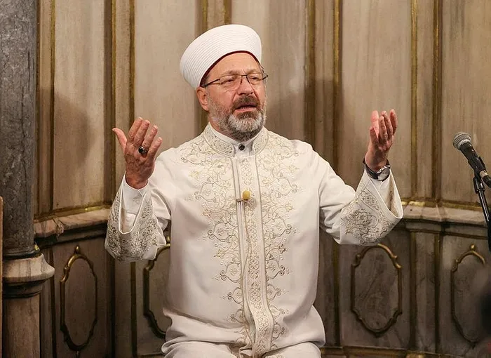 Eyüp Sultan Camii'nde eller Filistinli mazlumlar için semaya kalktı-3