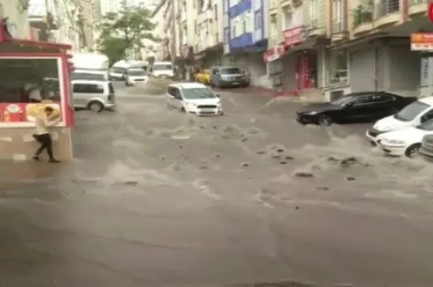 HAVA DURUMU | Bu saatlerde sakın dışarı çıkmayın! Meteorolojiden alarm üstüne alarm! Daha şiddetlisi geliyor