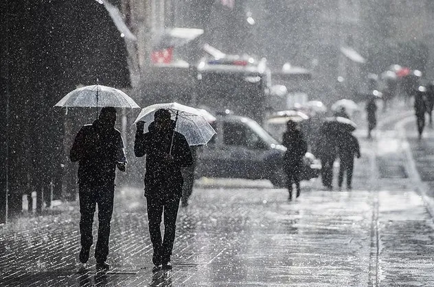 HAVA DURUMU | Meteorolojiden İstanbul için gökgürültülü sağanak uyarısı!