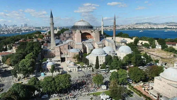 86-yillik-hasret-sona-erdi-ibadete-aciliyor-ayasofya-karari-icin-hukumetten-hayirli-olsun-mesajlari-1594402841057.jpeg