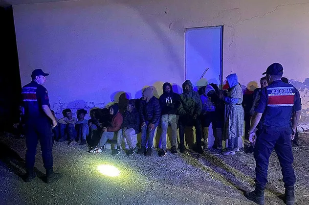 Kuşadası'nda 27 kaçak göçmen yakalandı