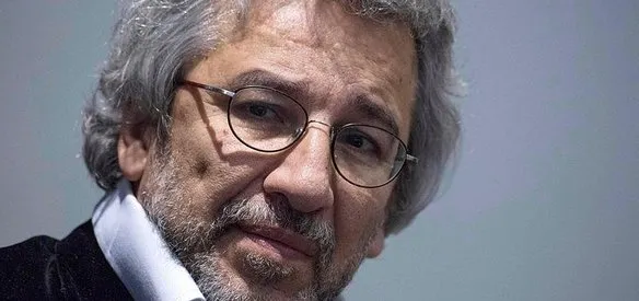 Can Dündar, kaleme aldığı bir yazı dizisinde o dönem başbakan olan Cumhurbaşkanı Erdoğan ve oğlu Bilal Erdoğan ile bazı iş adamlarına hakaret ettiği iddiasıyla yargılandığı davada 28 bin 650 lira adli para cezasına çarptırıldı