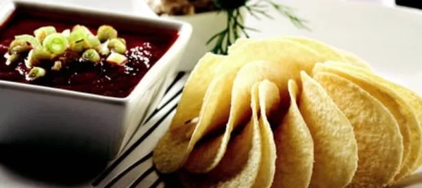 Domates ve Patlıcan Soslu Cipsler Tarifi