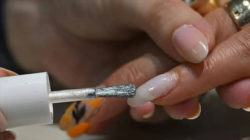 dikkat-kanser-habercisi-olabilir-herkes-tirnagini-kontrol-etsin-1725301646460.jpg Dikkat kanser habercisi olabilir! Herkes tırnağını kontrol etsin-4