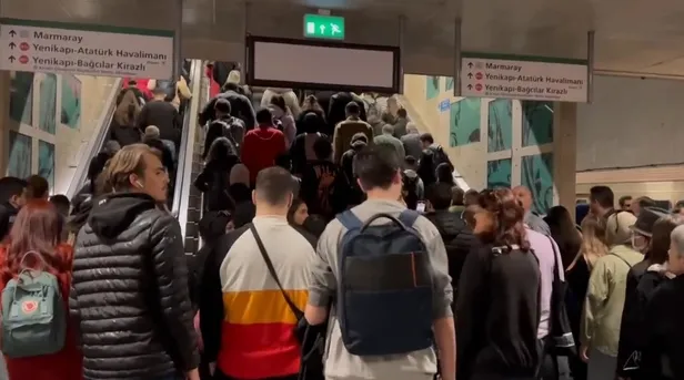 Haliç metro köprüsünde kablolar yandı! M2 Yenikapı-Hacıosman Metro Hattı'nda seferler yapılamadı-5