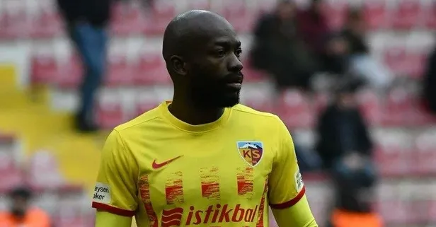 Süper Lig'de olay! Bahoken takım arkadaşına tokat attı