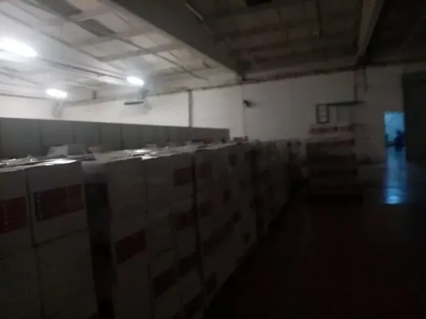 CHP'li İBB on binlerce yardım kolisini çürümeye terk etti-1