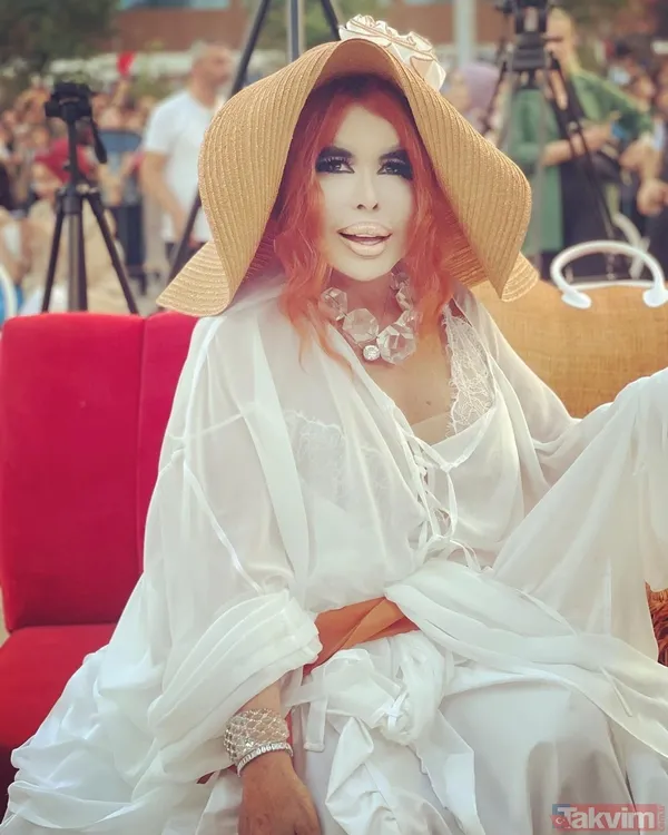 Diva “Zeki Müren intihar etti” demişti! Demet Akalın’dan Bülent Ersoy itirafı geldi! “Tabii ki konuşulan birçok konu var ama...” - 23