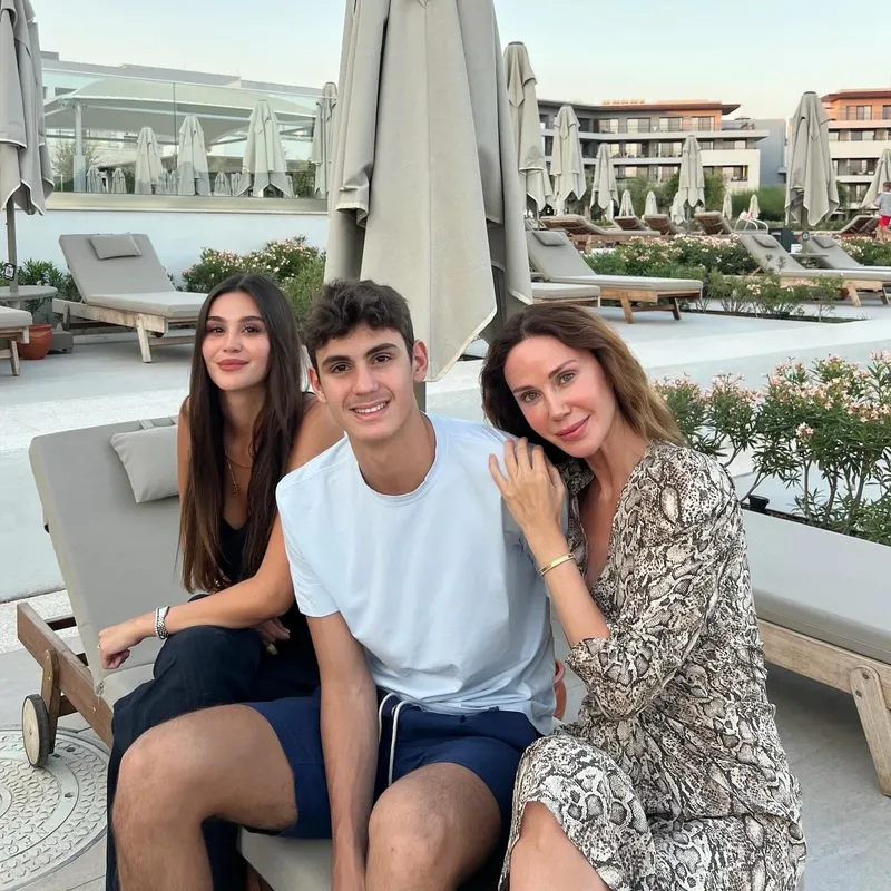 omer-kutluayin-saglik-durumu-nasil-demet-senerden-hasret-dolu-aciklama-oturup-agliyorum-1772276536234.jpg Ömer Kutluay'ın sağlık durumu nasıl? Demet Şener'den hasret dolu açıklama: "Oturup ağlıyorum"-7