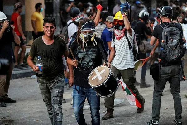 Lübnan'da tansiyon düşmüyor! Beyrut'ta güvenlik güçlerinden protestoculara müdahale-3