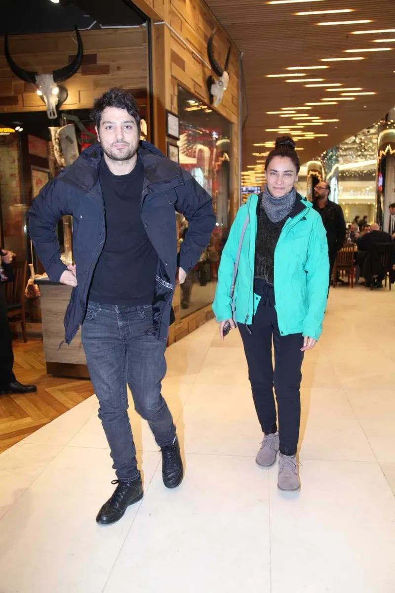 saadet-isil-aksoy-ve-pamir-kiraner-bosandi-12-yillik-evlilik-sessiz-sedasiz-sona-erdi-1772692896267.jpg Saadet Işıl Aksoy ve Pamir Kıraner boşandı! 12 yıllık evlilik sessiz sedasız sona erdi-2